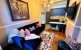 Stunning 1 Bed Apt In West End
